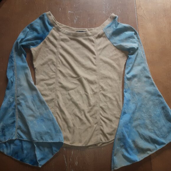 Y2K Top with sheer flared sleeves - Picture 3 of 10
